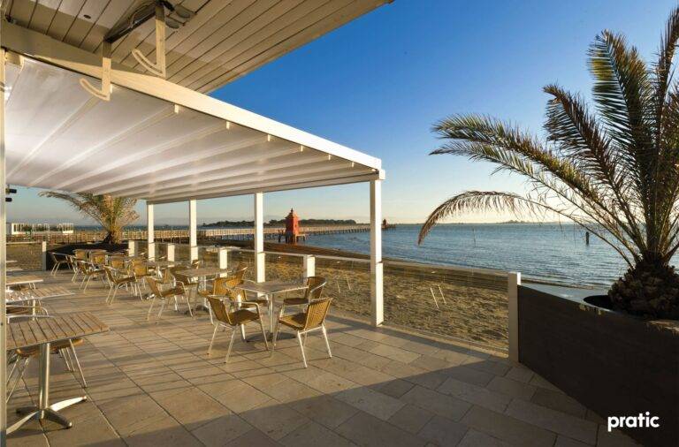 Die Pratic Pergola Level von Meinlamellendach.de ist ein Sonnenschutz für Terrassen, welcher nicht nur für Ihr Zuhause, sondern auch für Hotels und Restaurantes geeignet ist.