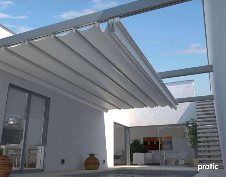 halb ausgefahrene Pergola, weiß