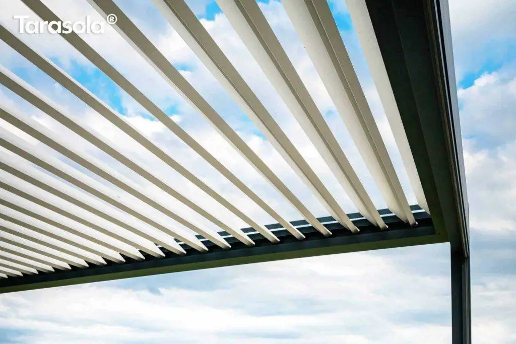 Die Tarasola Terrassenüberdachungen von Meinlamellendach.de haben eine besonderes Lamellensystem.