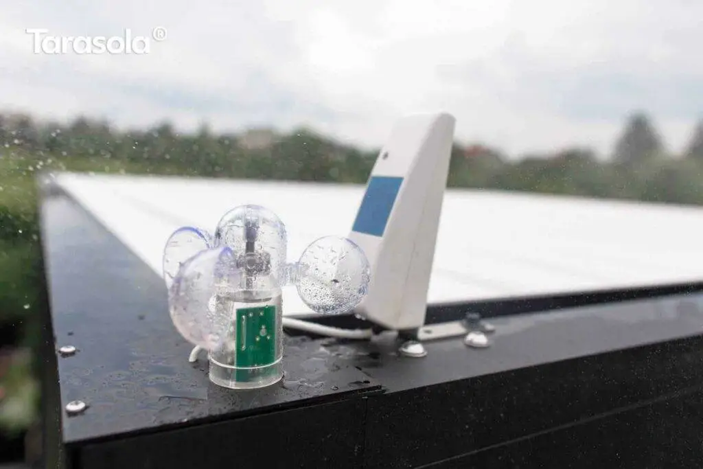 Die Tarasola Terrassenüberdachungen von Meinlamellendach.de haben eingebaute Wettersensoren.