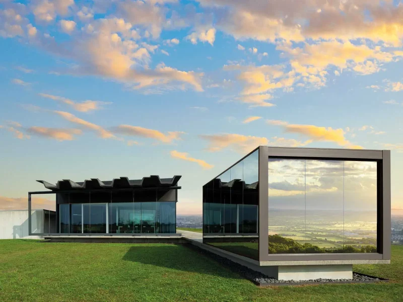 Die Pratic Connect von Meinlamellendach.de ist ein Sonnenschutz der zu einem Teil der Außenarchitektur Ihres Zuhauses wird.