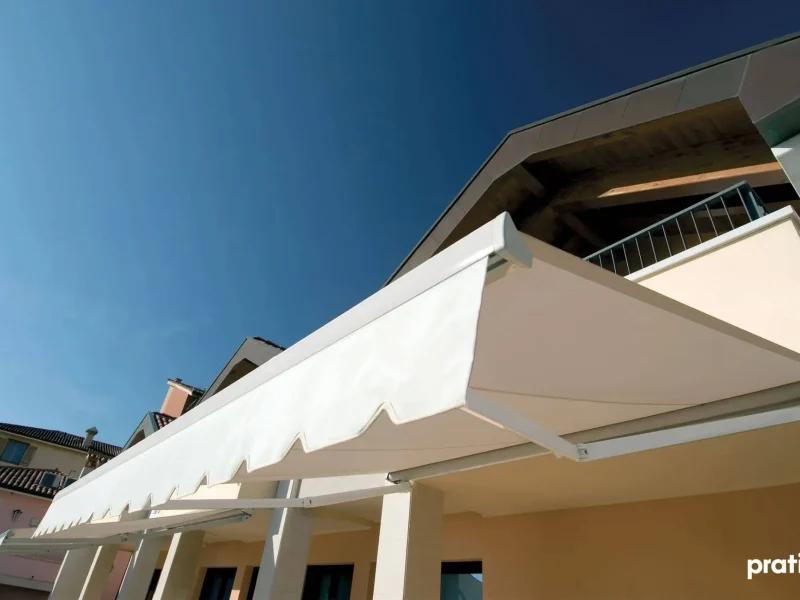 Pratic Markise Flex von Meinlamellendach.de ist eine moderne und platzsparende Sonnenschutz Alternative für Ihre Terrase.