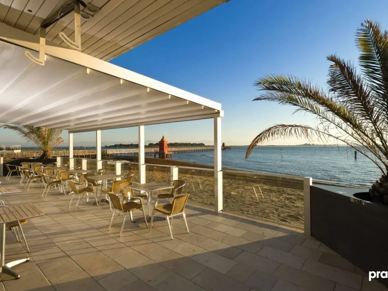 Die Pratic Pergola Level von Meinlamellendach.de ist ein Sonnenschutz für Terrassen, welcher nicht nur für Ihr Zuhause, sondern auch für Hotels und Restaurantes geeignet ist.