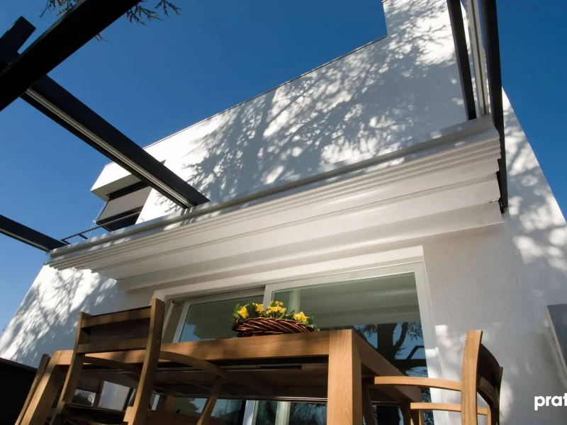 pratic-pergola-stil-sonnenschutz-modern-terrasse-eingefaltet