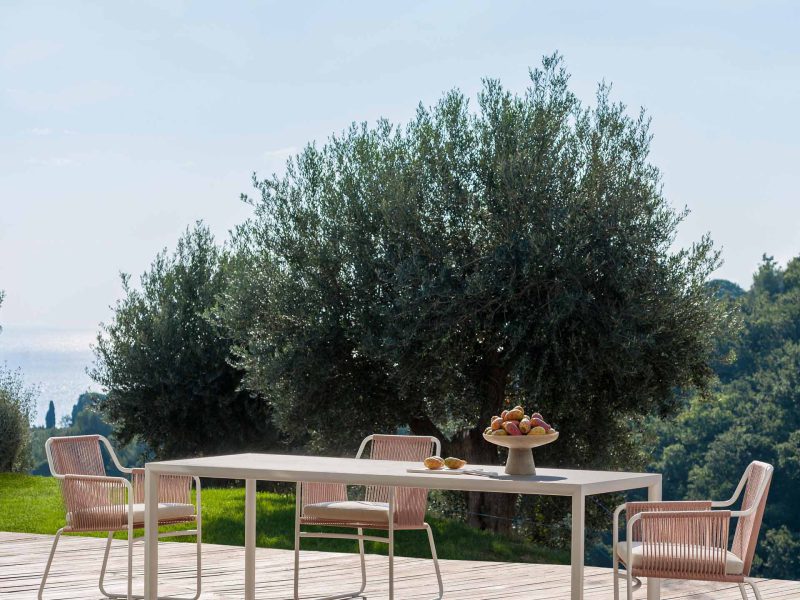 roda-plein-air-moebel-garten-terasse-outdoor-aussenbereich-moebel-terasse_1